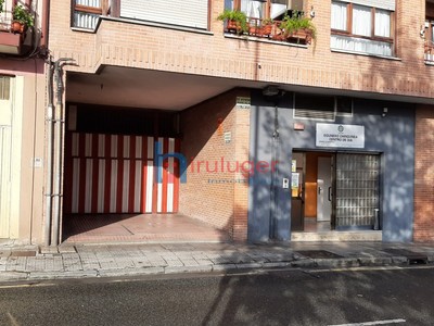 Garaje en venta en Gernika, C/iparragirre, con trastero
