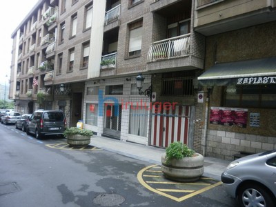 Garaje en venta en Gernika, Centro, con trastero
