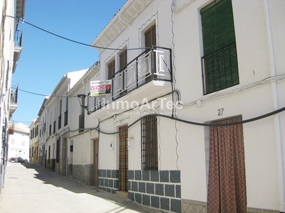 Casa en venta en Illora, con 4 dormitorios, 2 aseos, trastero y terraza