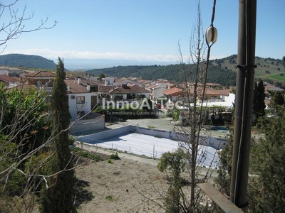 Casa en venta en Illora, con 3 dormitorios, baño y terraza