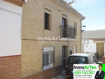 Casa en venta en Tocón, con 4 dormitorios, baño y terraza