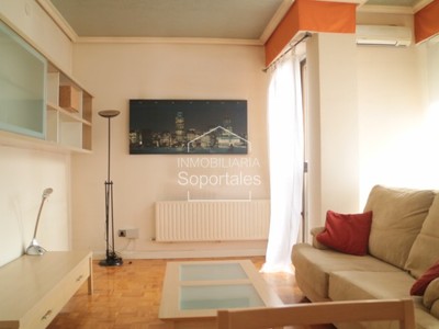 Piso en venta en Logroño, Centro, con 3 dormitorios, baño, aseo y trastero