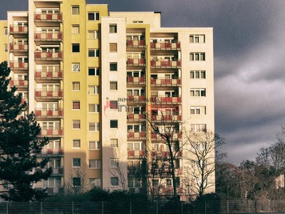 Ático en venta en Madrid, con 3 dormitorios, 2 baños, aseo, 2 plazas de garaje, trastero y terraza