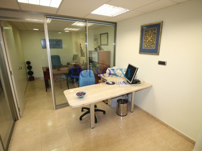 Oficina en alquiler en Neguri, con baño