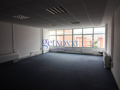 Oficina en venta en Las Arenas, Santa Ana, con 2 baños