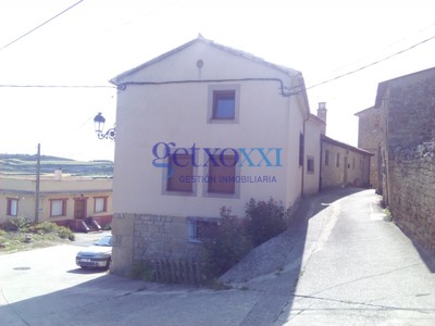 Chalet en venta en Oion, con 4 dormitorios, baño, plaza de garaje, trastero y terraza