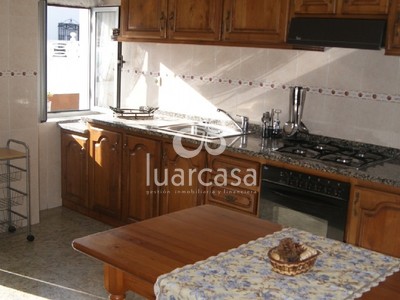 Casa en alquiler en Luarca, Alrededores Luarca, con 4 dormitorios, 2 baños, 2 plazas de garaje, trastero y terreno