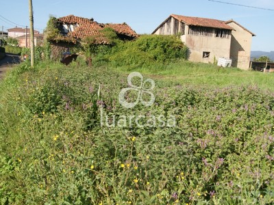 Casa en venta en Pravia, con trastero y terreno