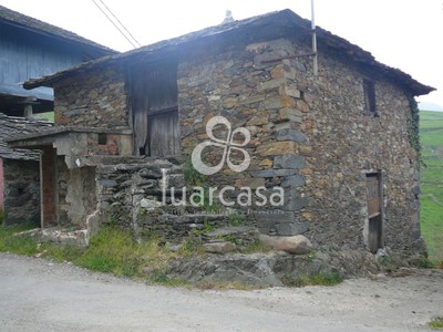 Casa en venta en Luarca, Alrededores Luarca, con trastero y terreno
