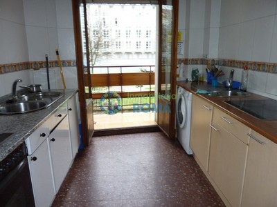 Piso en venta en Vitoria, Artium, con 4 dormitorios, 2 baños, trastero y 2 terrazas