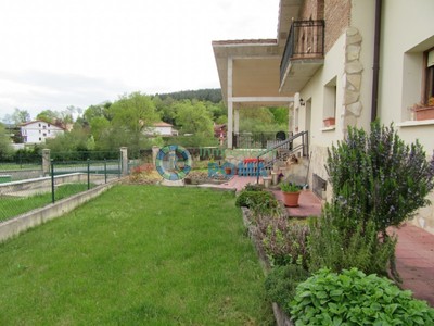 Chalet en venta en Ametzaga Zuia, con 4 dormitorios, 2 baños, aseo, plaza de garaje, terraza y terreno