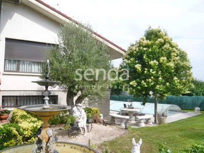 Casa con terreno en venta en Etxabarri-ibiña, con 6 dormitorios, 2 baños, 2 aseos, 3 plazas de garaje y terreno