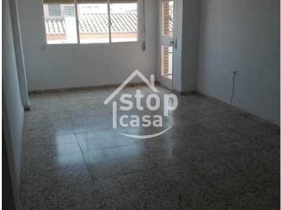 Piso en venta en Fernan Nuñez, En El Centro, con 3 dormitorios, baño, trastero y balcón