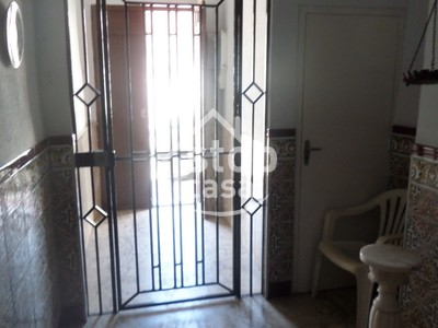 Casa en venta en Fernan Nuñez, En El Centro, con 5 dormitorios, 2 baños, trastero y terraza
