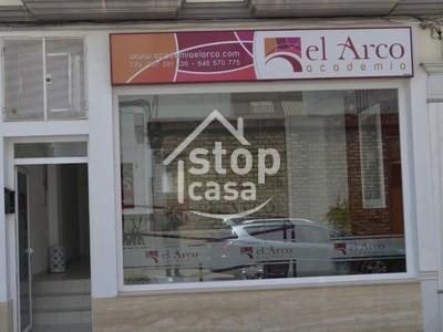 Locales en venta en Fernan Nuñez, Zona Alta, con 4 dormitorios y 2 aseos