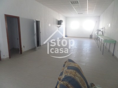 Nave en alquiler en Fernan Nuñez, Buen Acceso A La Autovía, con aseo