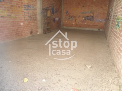 Locales en venta en Fernan Nuñez, Cerca De La Zona Comercial