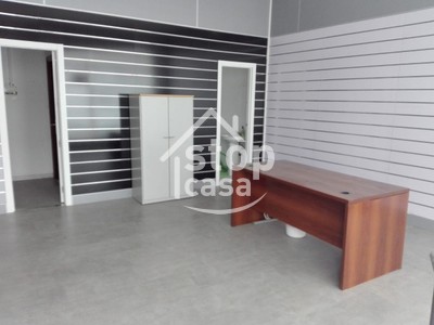 Locales en alquiler en Fernan Nuñez, Buen Acceso A La Autovía, con aseo y trastero