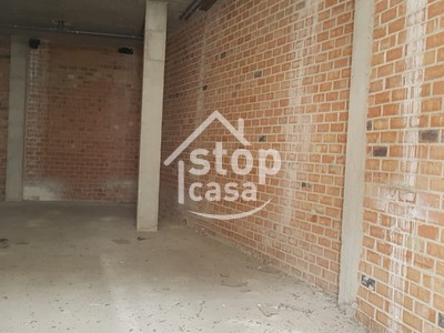 Locales en venta en Fernan Nuñez, En El Centro, con plaza de garaje