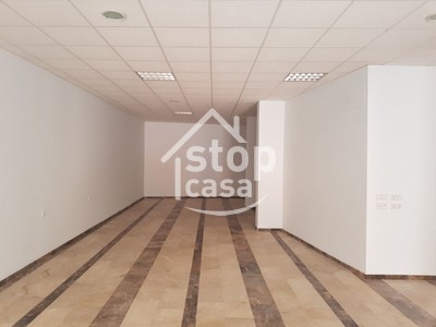 Locales en alquiler en Fernan Nuñez, Zona Alta, con 2 aseos