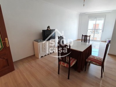 Piso en venta en Fernan Nuñez, Zona Alta, con 4 dormitorios, 2 baños, plaza de garaje, trastero, 3 balcones y terraza