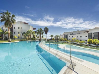 Ático en venta en Benahavis, Benahavis, con 2 dormitorios, 2 baños, 2 plazas de garaje, trastero y terraza