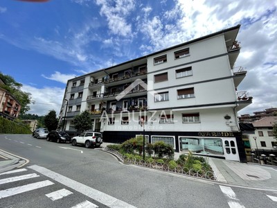 Piso en alquiler en Beasain, Esteban Lasa, con 2 dormitorios, baño y balcón