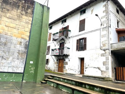 Piso en venta en Amezketa, Fernando Amezketarra, con 3 dormitorios, baño, trastero, balcón y terreno