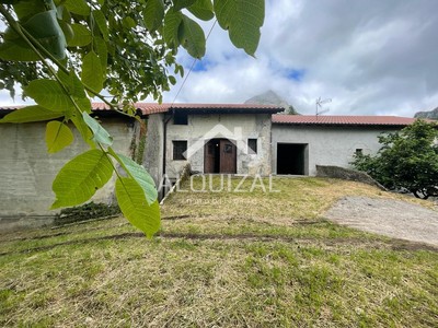 Caserio en venta en Azkarate, con 4 dormitorios, baño, 2 plazas de garaje, trastero, terraza y terreno