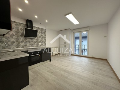 Piso en venta en Ordizia, con 2 dormitorios, baño y balcón