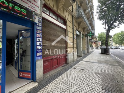 Piso en venta en San Sebastián, Calle Urbieta, con 8 dormitorios y 2 baños