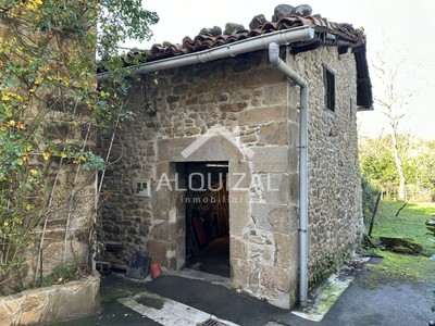 Casa en venta en Zegama, con 3 dormitorios, baño y terreno