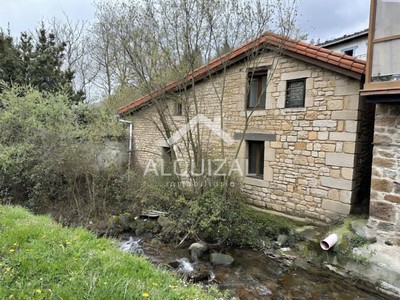 Casa en venta en Zegama, con 3 dormitorios, baño y terreno