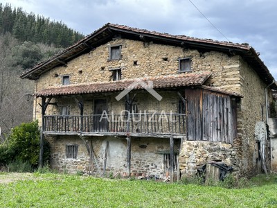 Caserio en venta en Ataun, con balcón y terreno