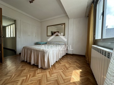 Piso en venta en Beasain, Oriamendi, con 4 dormitorios, baño y 2 balcones