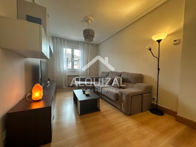 Piso en venta en Beasain, con 3 dormitorios, baño, trastero y balcón