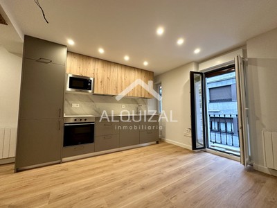 Piso en venta en Beasain, con 2 dormitorios, baño y balcón