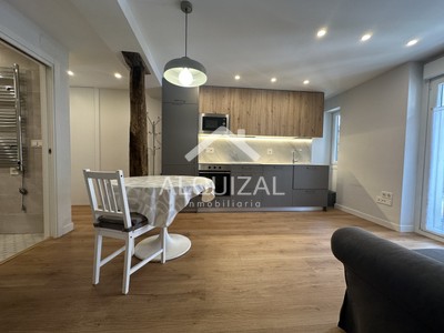 Piso en venta en Beasain, con 2 dormitorios, baño y balcón