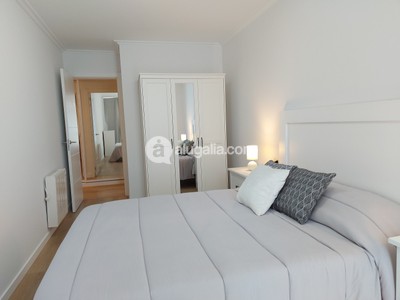 Apartamento en alquiler en Burela, Parque, con 2 dormitorios, baño, plaza de garaje, trastero y balcón
