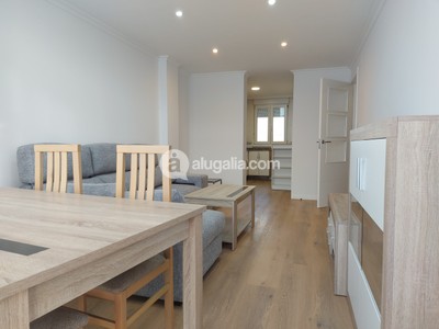 Apartamento en alquiler en Burela, Plaza Da Mariña, con 2 dormitorios, baño y plaza de garaje