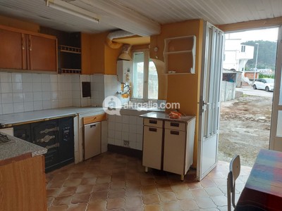 Casa en venta en Burela, con 3 dormitorios, baño y trastero