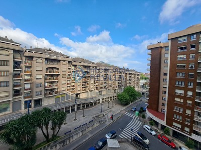 Piso en venta en Portugalete, Mugakoa, con 3 dormitorios, 2 baños, plaza de garaje y balcón