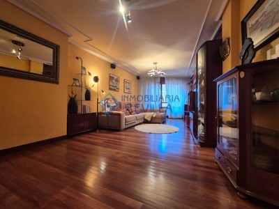 Piso en venta en Santurtzi, con 3 dormitorios, 2 baños, plaza de garaje y trastero