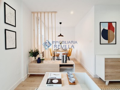 Piso en venta en Barakaldo, Centrico, con 2 dormitorios, baño y balcón