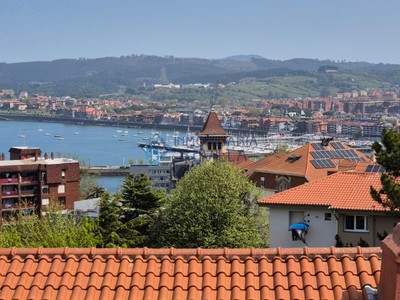 Piso en venta en Portugalete, San Juan De Dios, con 3 dormitorios, 2 baños, plaza de garaje, trastero y 3 balcones