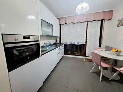 Piso en venta en Portugalete, Mugakoa, con 3 dormitorios, 2 baños, plaza de garaje, trastero y balcón