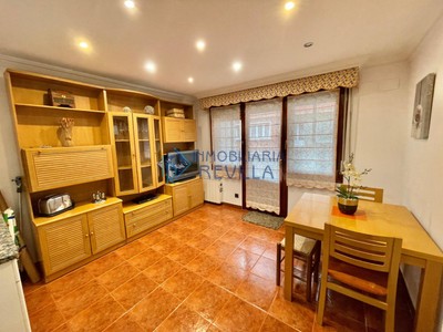 Piso en venta en Portugalete, Pleno Centro, con 2 dormitorios, baño y balcón