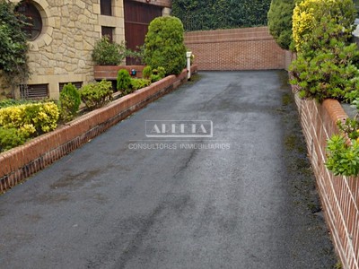 Garaje en alquiler en Neguri, Metro