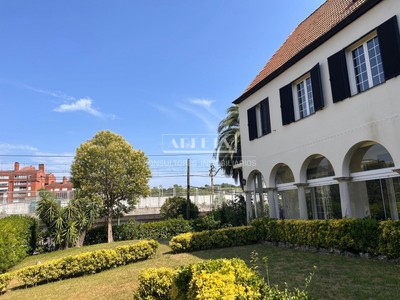 Chalet en venta en Las Arenas, con 6 dormitorios, 4 baños, aseo, plaza de garaje, balcón y terreno