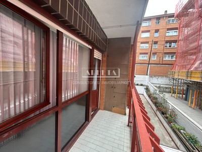 Piso en venta en Algorta, Bidezabal, con 2 dormitorios, baño, plaza de garaje y trastero